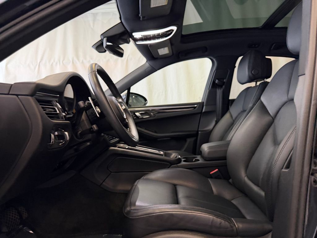 Certified 2024 Porsche Macan S AWD/4WD image 5
