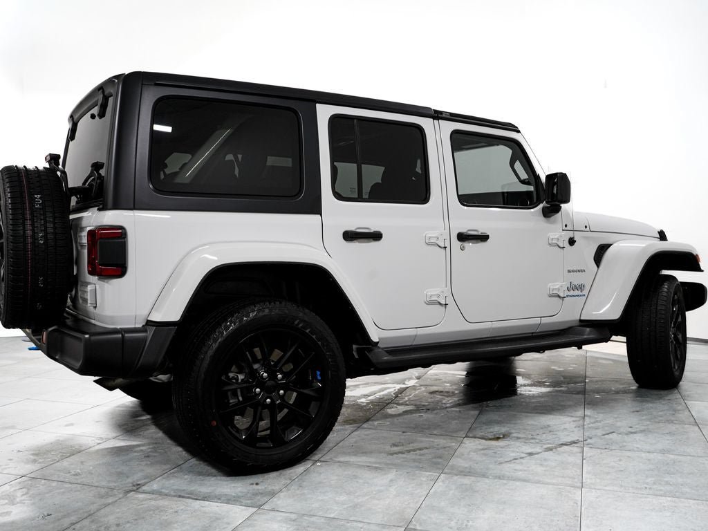 Used 2023 Jeep Wrangler Unlimited Sahara w/ Cold Weather Group AWD/4WD image 7