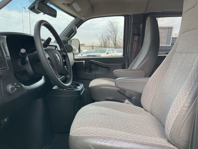 Certified 2025 Chevrolet Express 3500 LT w/ LT Preferred Equipment Group RWD image 2