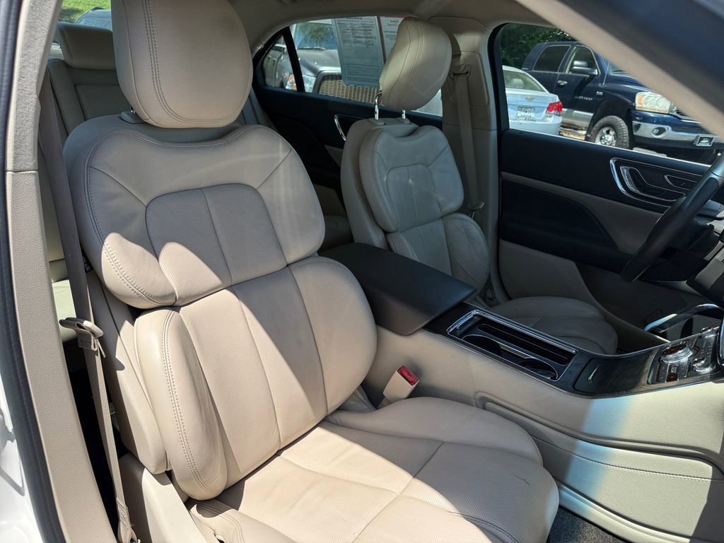 Used 2017 Lincoln Continental Select w/ Climate Package AWD/4WD image 18