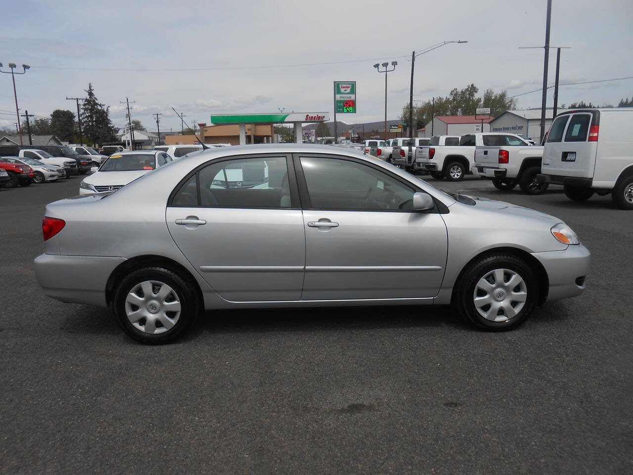 Used 2008 Toyota Corolla LE FWD image 2