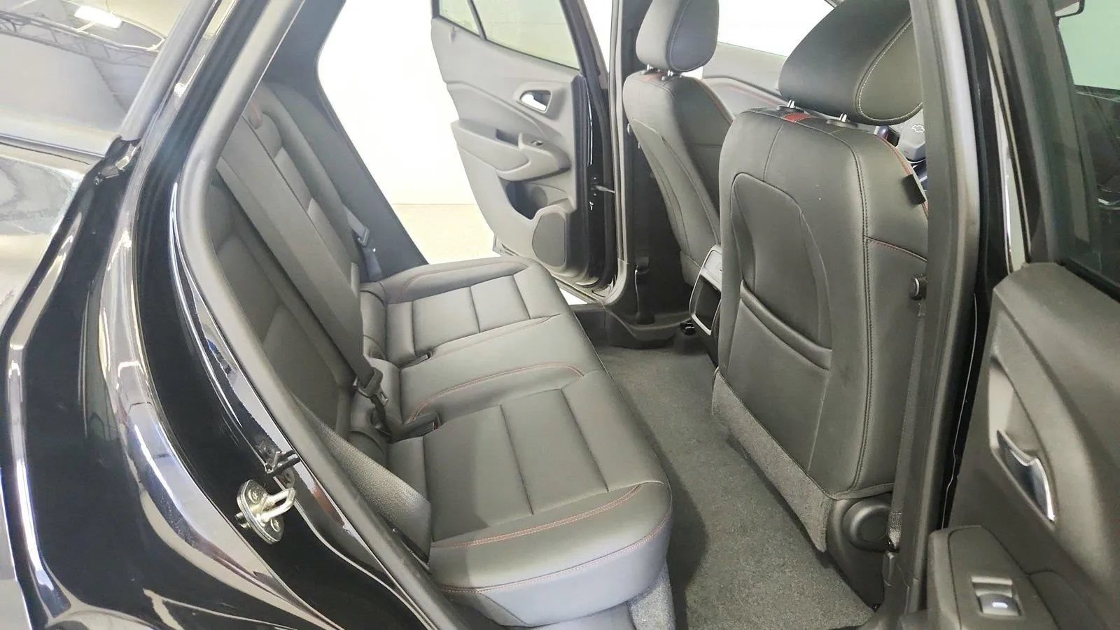 Used 2024 Chevrolet Trax RS w/ Sunroof Package FWD image 28
