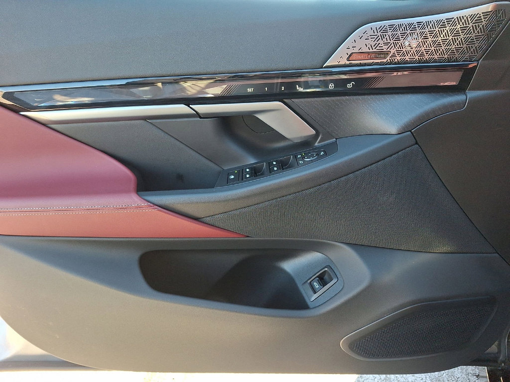 Used 2025 BMW i5 xDrive40 w/ M Sport Package image 10