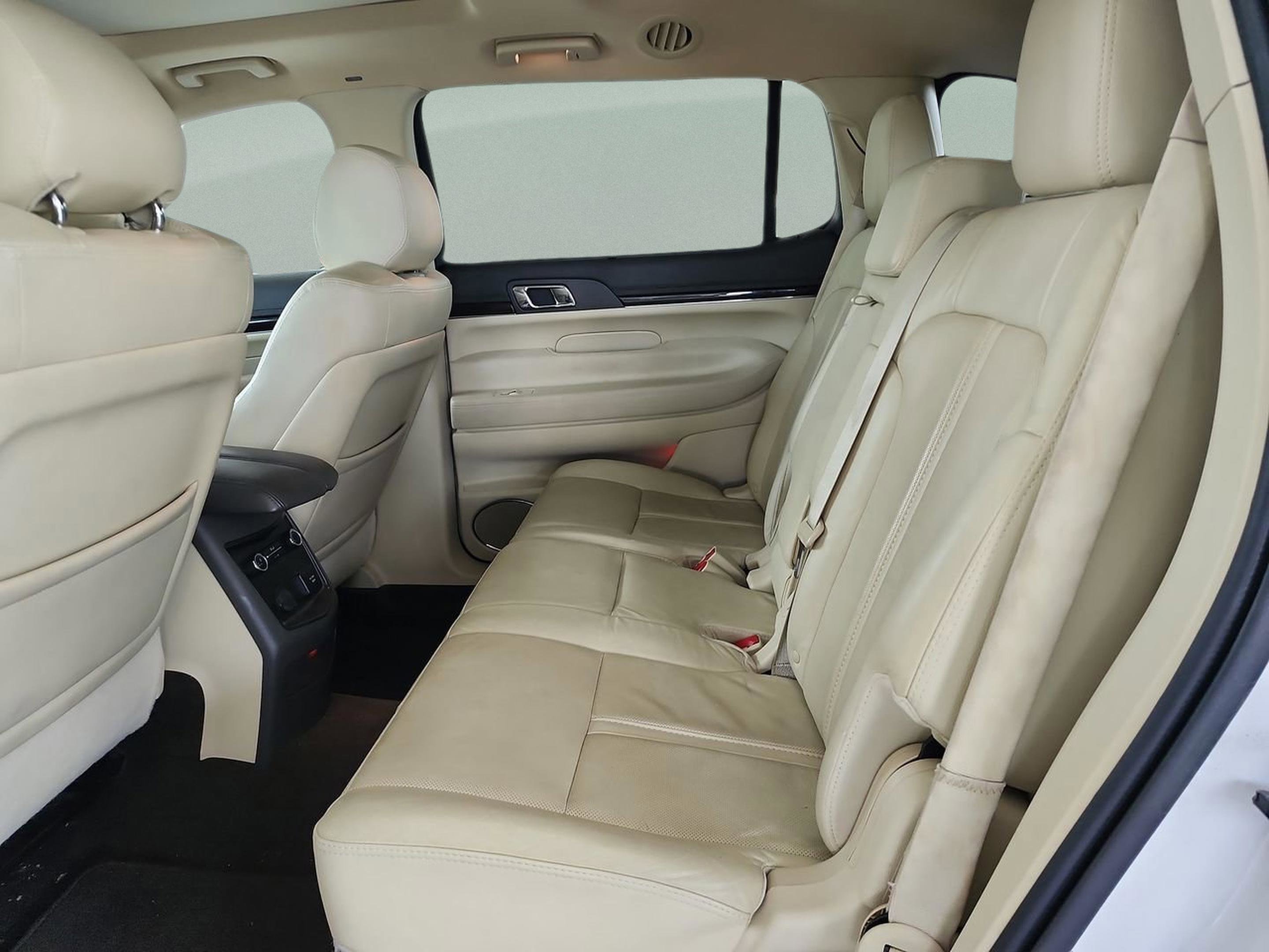 Used 2014 Lincoln MKT FWD image 17