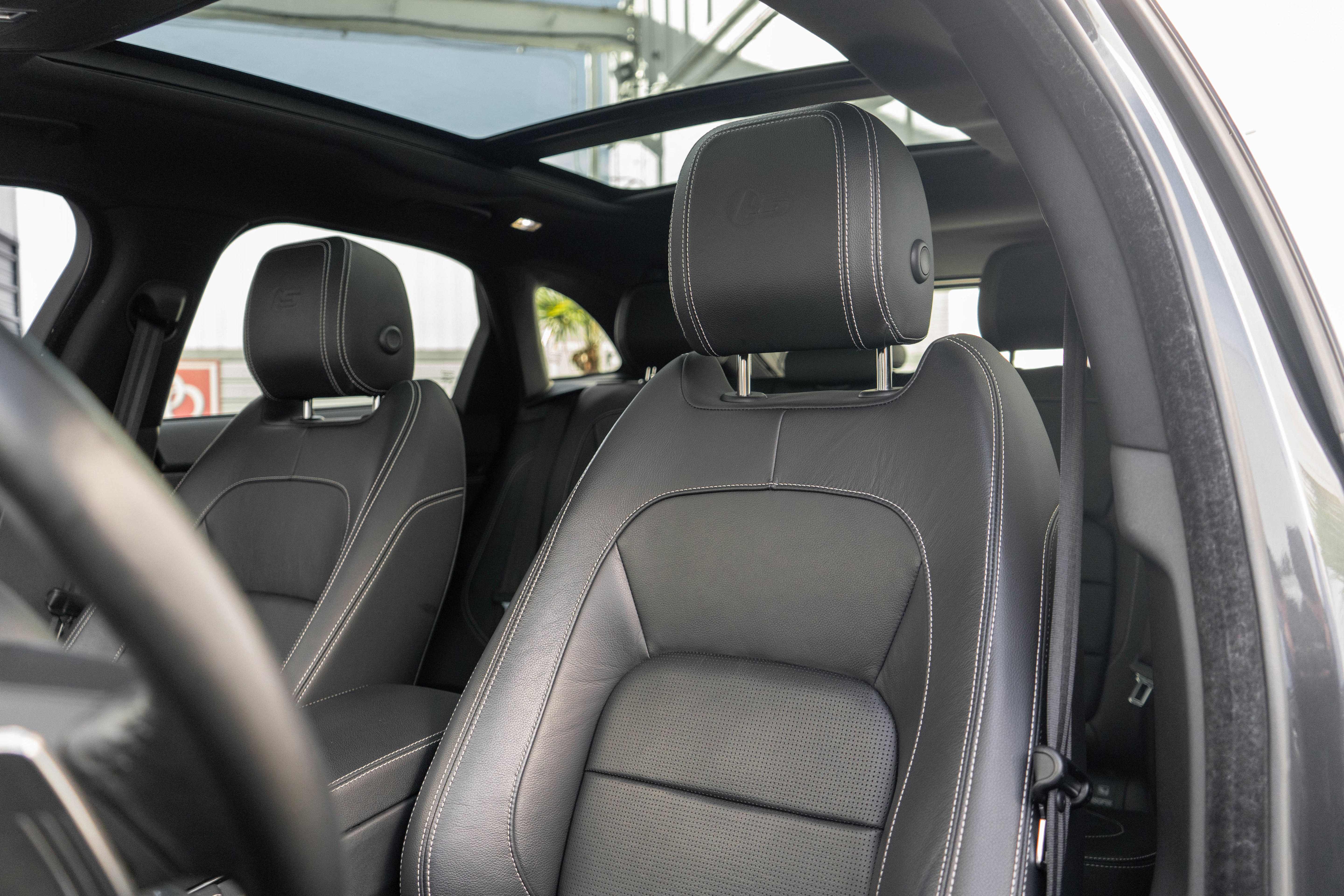 Used 2017 Jaguar F-PACE S image 9