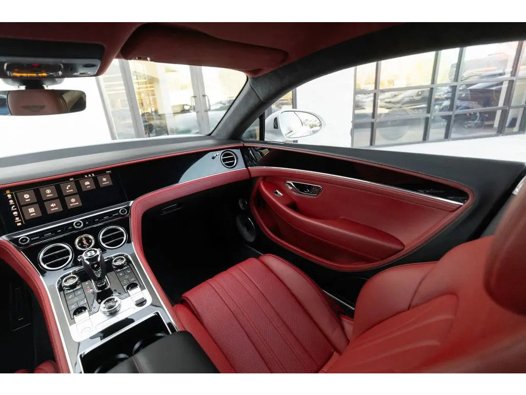 Used 2021 Bentley Continental GT V8 image 24