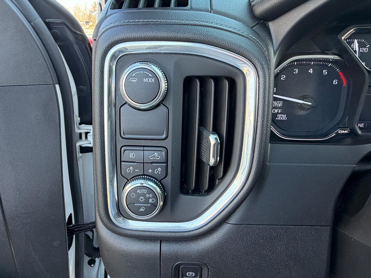 Used 2021 GMC Sierra 1500 SLT image 29