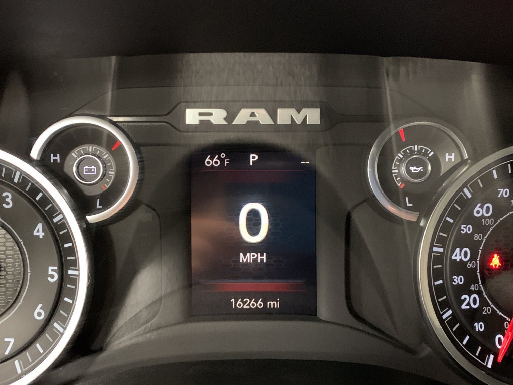 Used 2024 RAM 1500 Big Horn AWD/4WD image 32