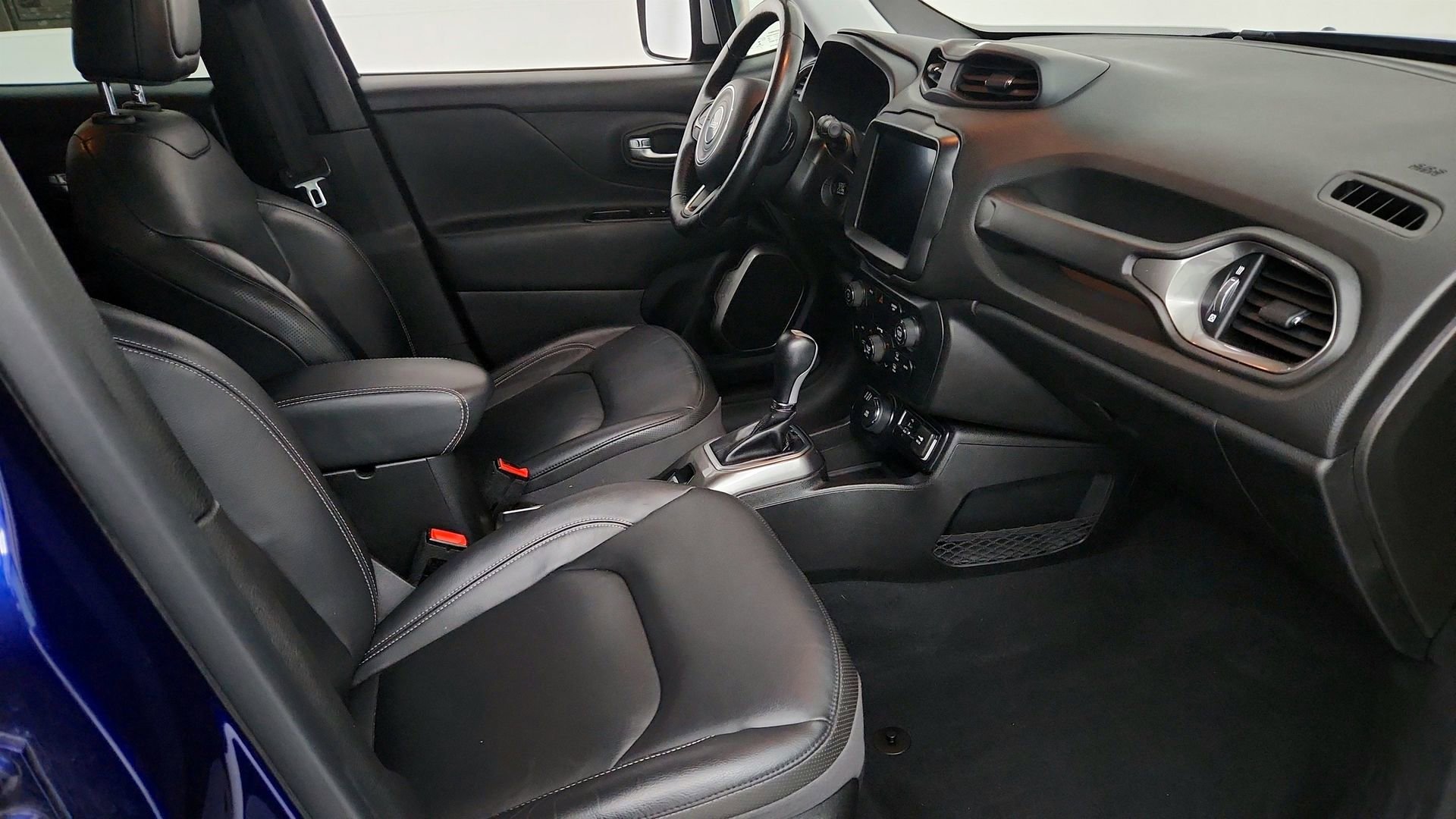 Used 2018 Jeep Renegade Limited w/ UConnect 8.4 Nav Group AWD/4WD image 27