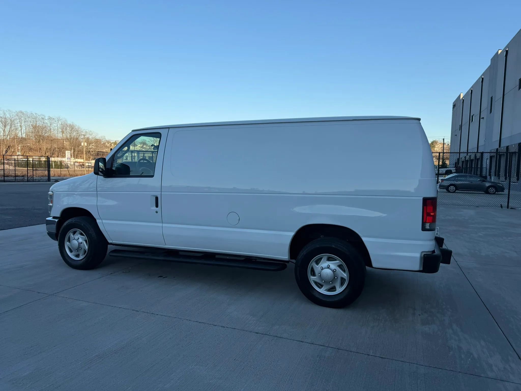 Used 2014 Ford E-250 and Econoline 250 Van 3D w/ Power Group image 5