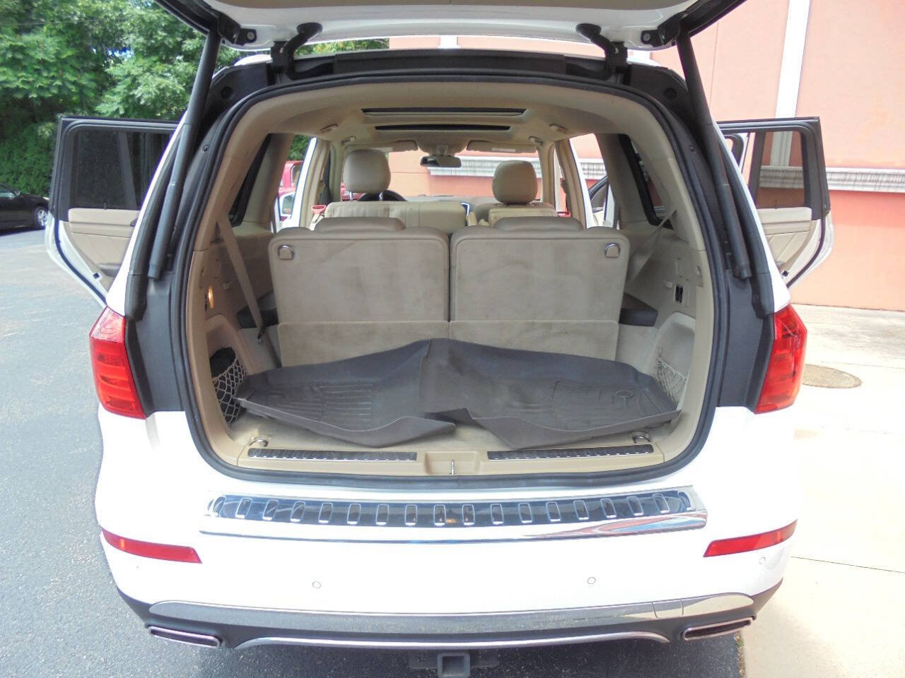 Used 2015 Mercedes-Benz GL 450 4MATIC w/ Lighting Package image 32