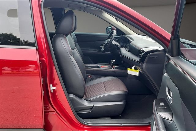 Used 2025 Nissan Kicks SR FWD image 7