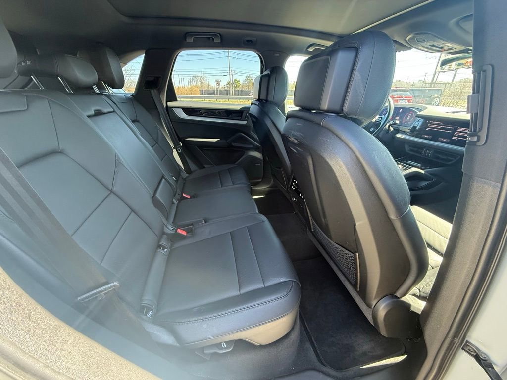 Used 2024 Porsche Cayenne image 37