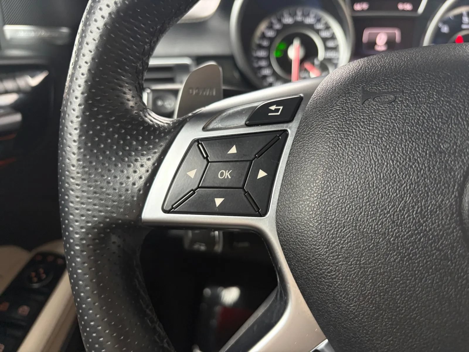 Used 2014 Mercedes-Benz GL 63 AMG 4MATIC image 30