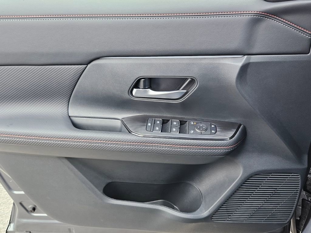 New 2026 Nissan Kicks SR w/ Cold Weather Package image 28