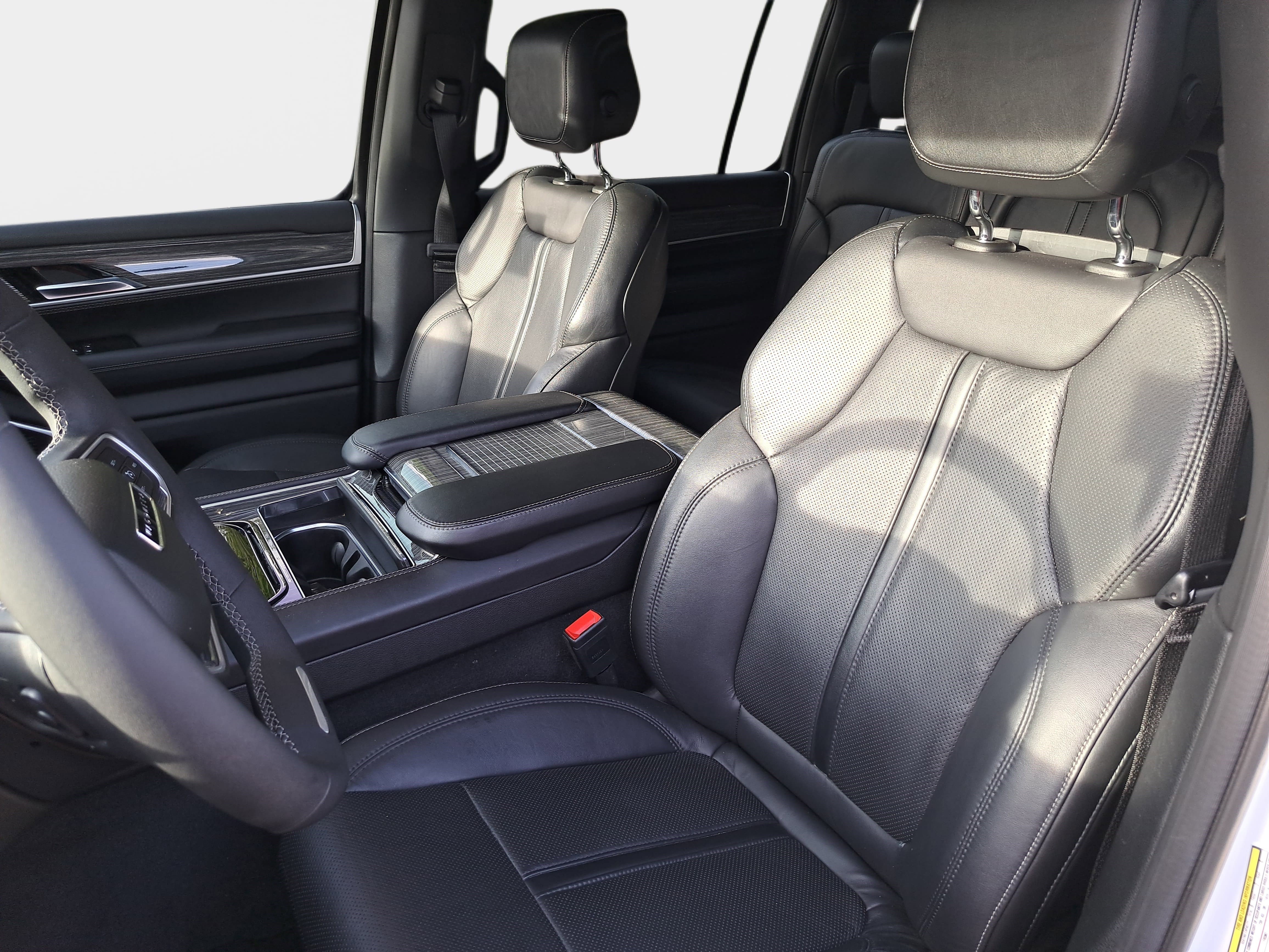 Used 2022 Jeep Wagoneer Series II AWD/4WD image 16
