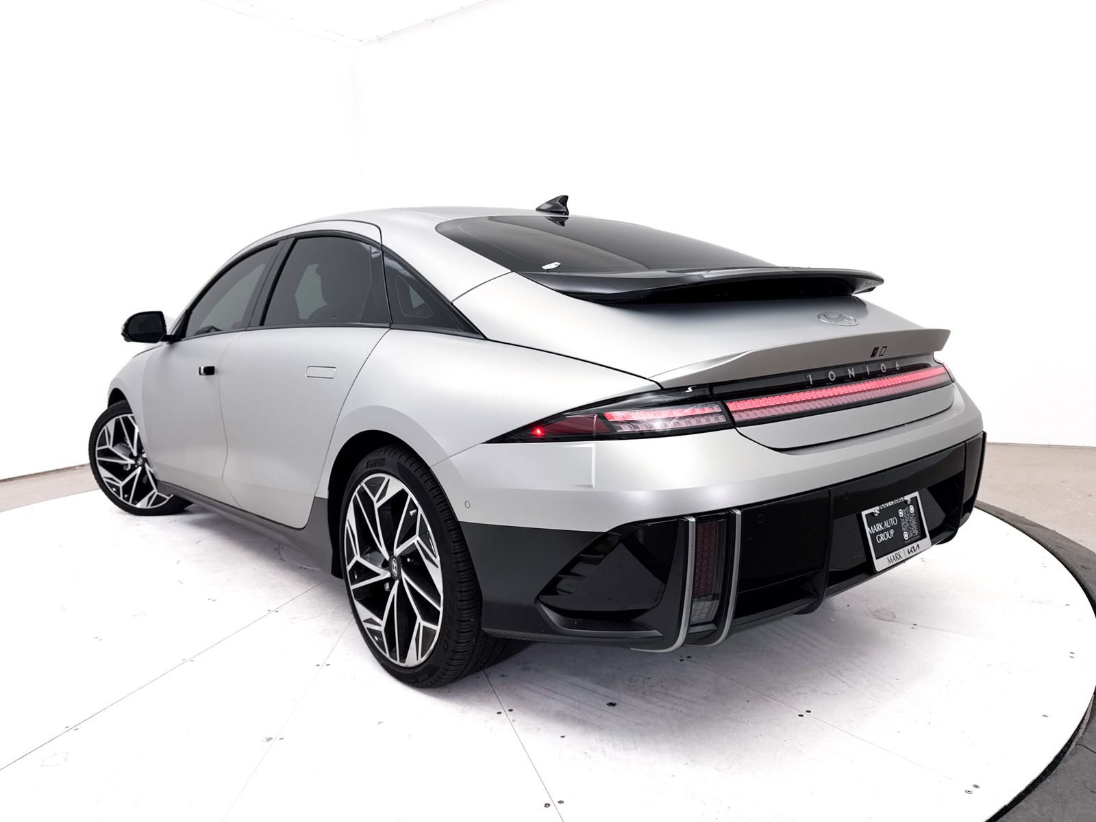 Used 2023 Hyundai Ioniq 6 Limited AWD/4WD image 2