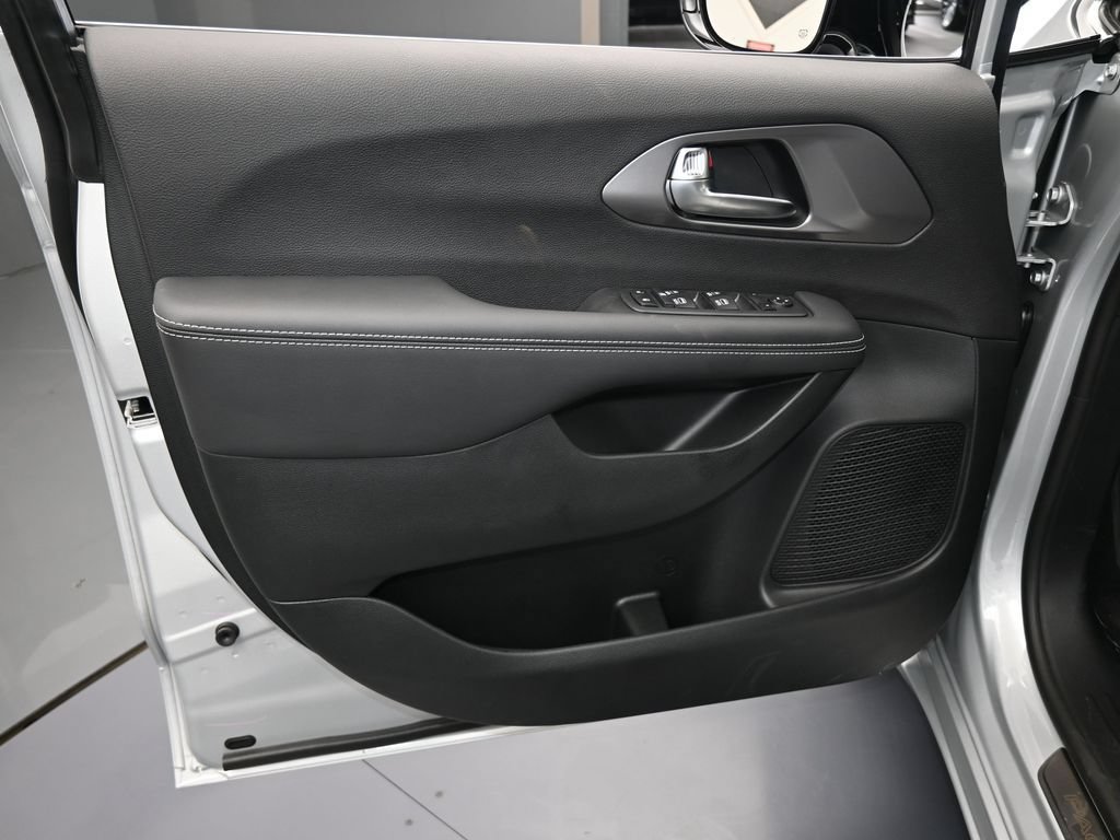New 2026 Chrysler Voyager LX FWD image 11