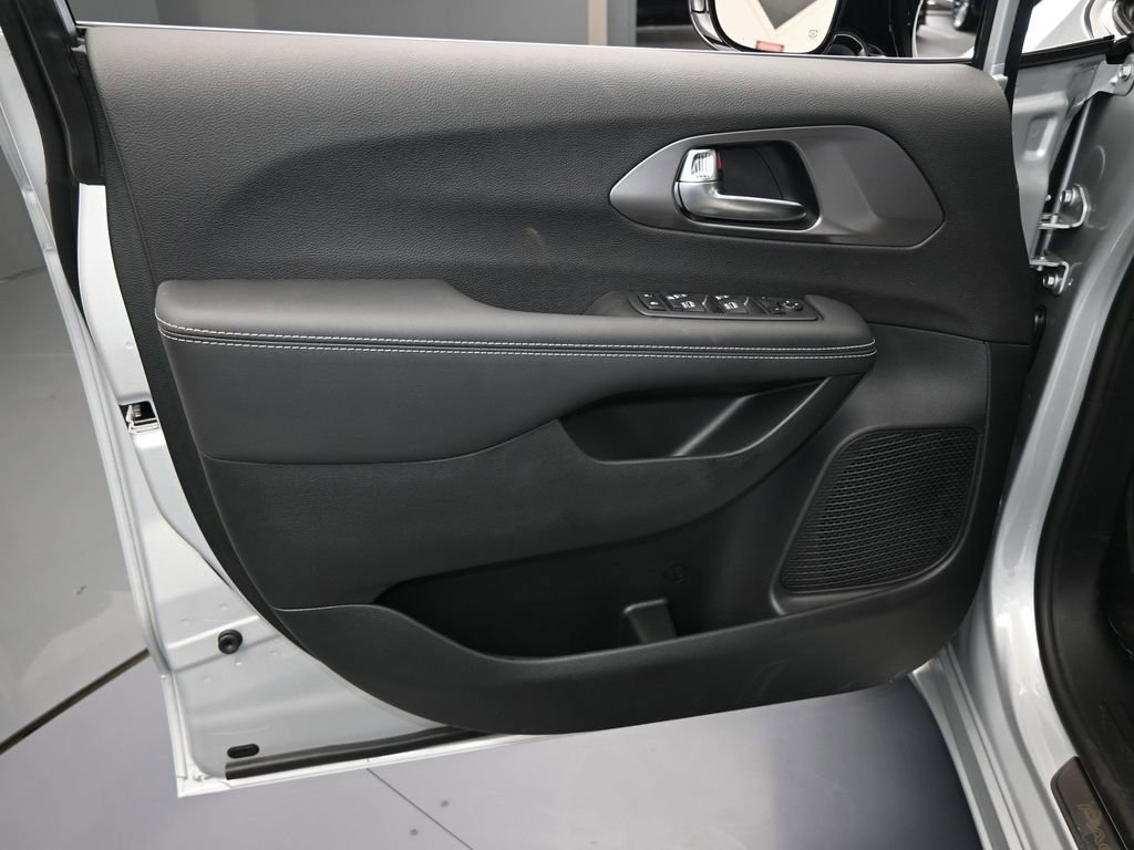 New 2026 Chrysler Voyager LX image 11