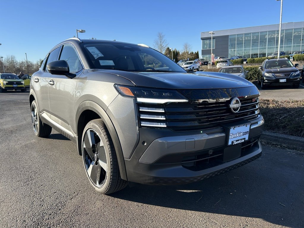 New 2025 Nissan Kicks SR w/ Illumination Package