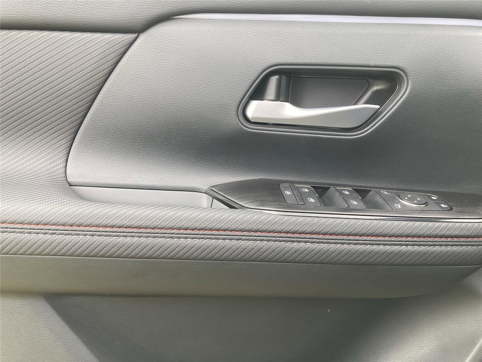 New 2025 Nissan Kicks SR image 31