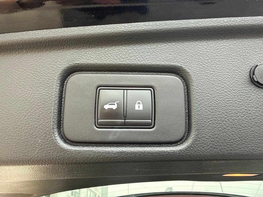 Used 2022 Nissan Pathfinder SL AWD/4WD image 7
