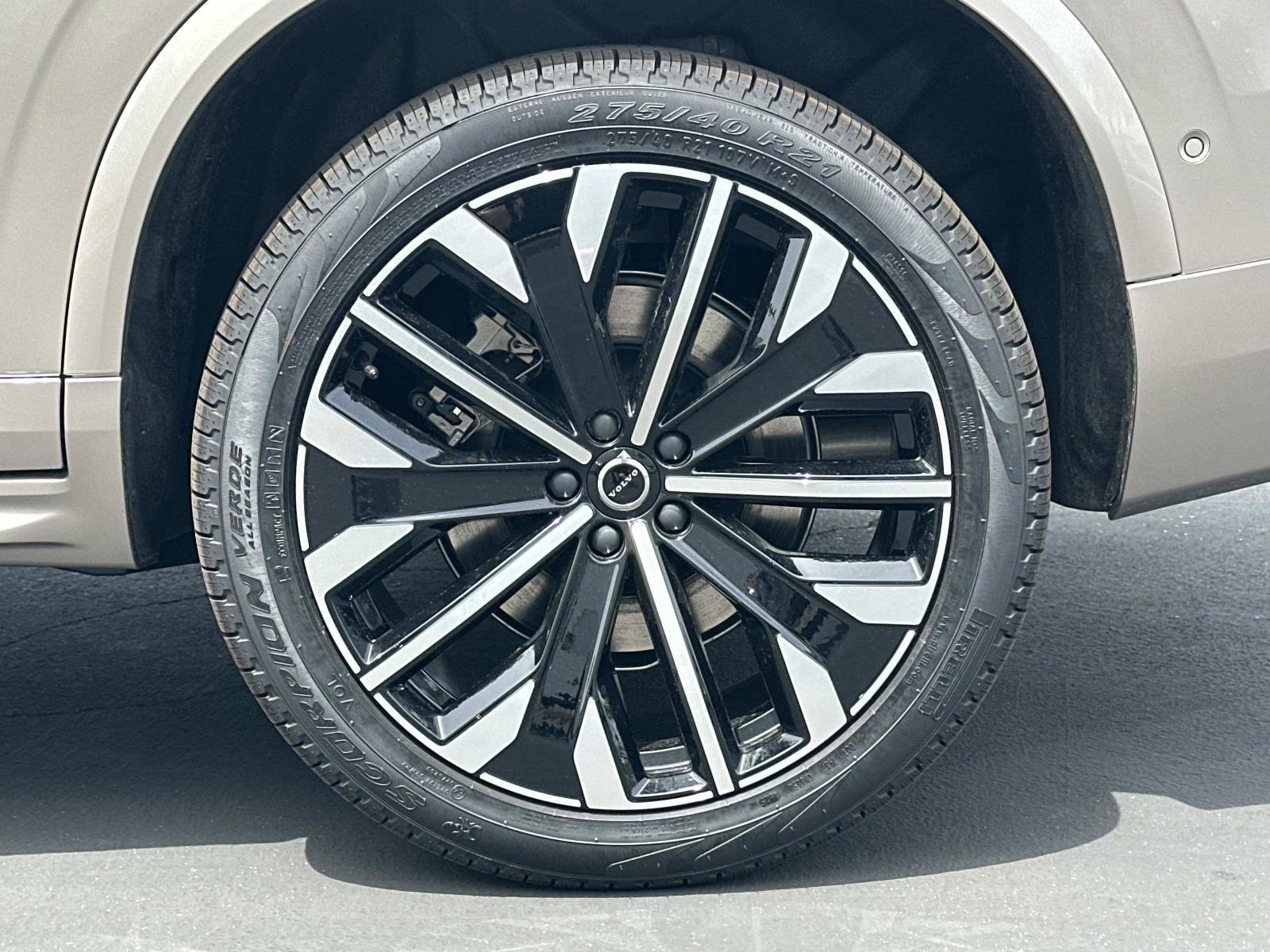 New 2026 Volvo XC90 T8 Plus w/ Protection Package Premier AWD/4WD image 24