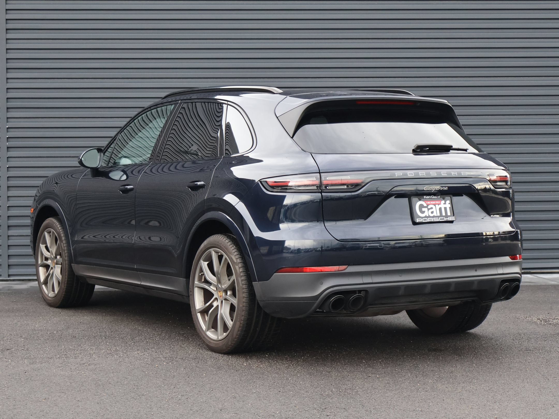 Certified 2023 Porsche Cayenne Platinum Edition AWD/4WD image 3