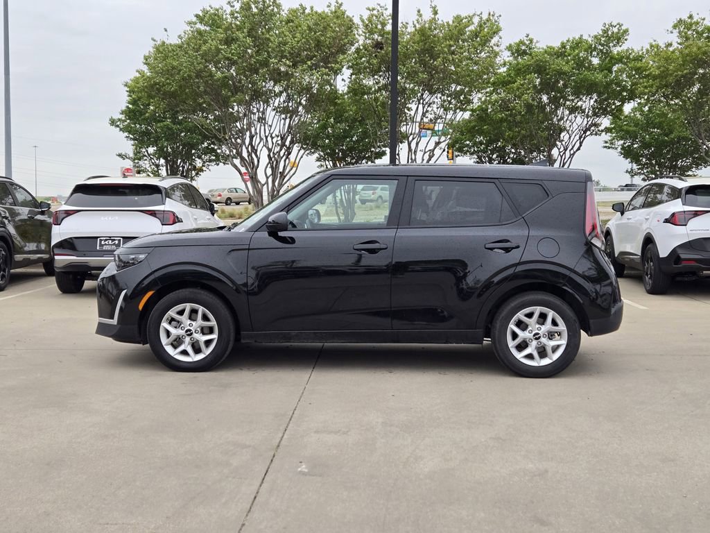 Certified 2025 Kia Soul LX w/ LX Technology Package FWD image 12