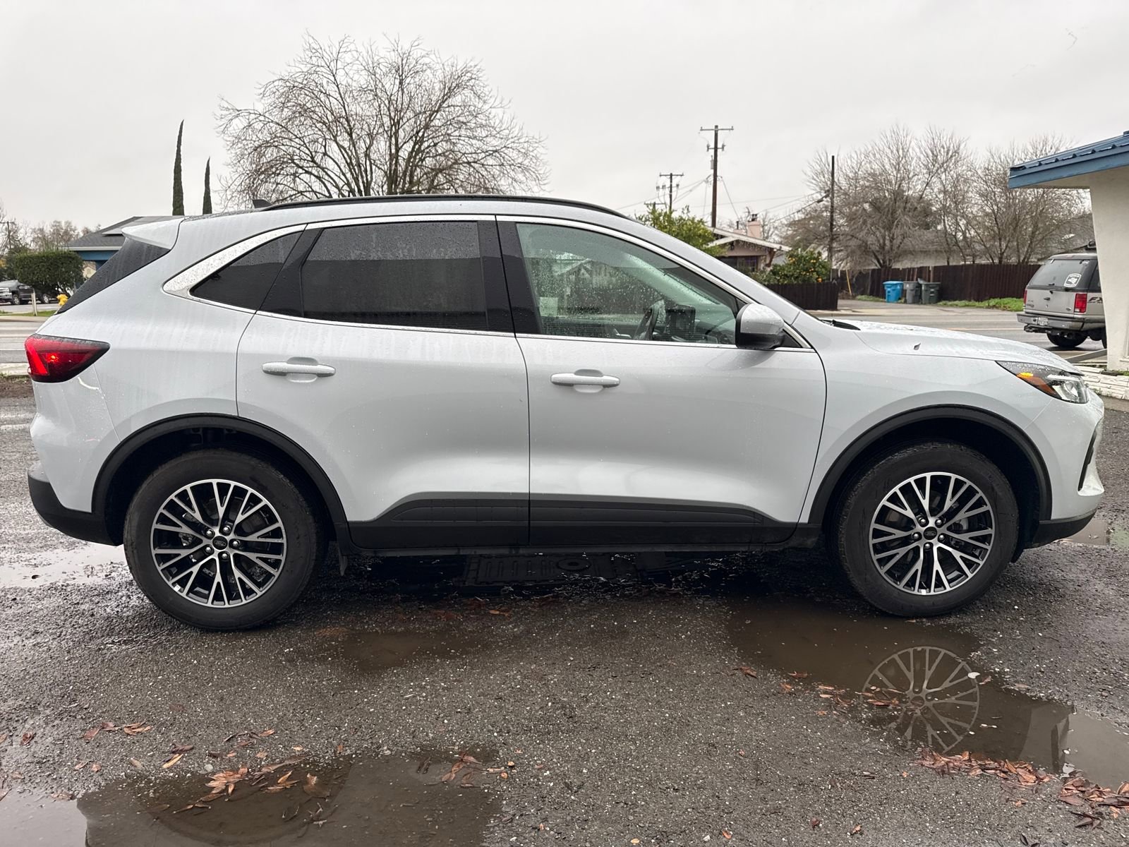 Used 2025 Ford Escape SE image 6