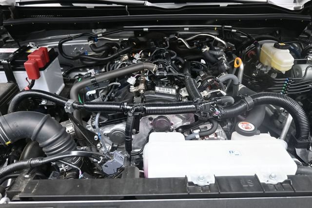 Used 2025 Toyota 4Runner SR5 AWD/4WD image 28