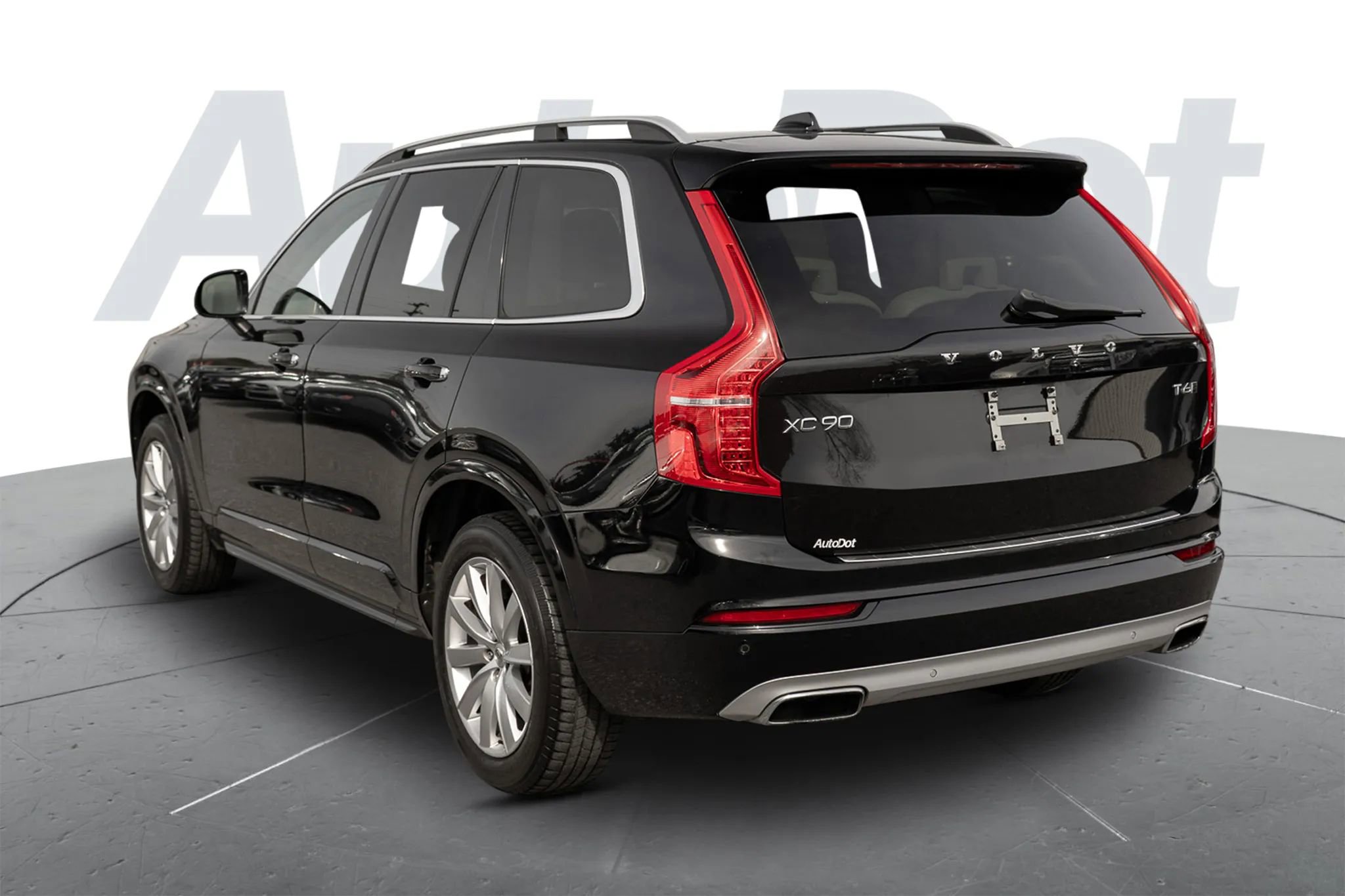Used 2017 Volvo XC90 T6 Momentum w/ Vision Package image 2