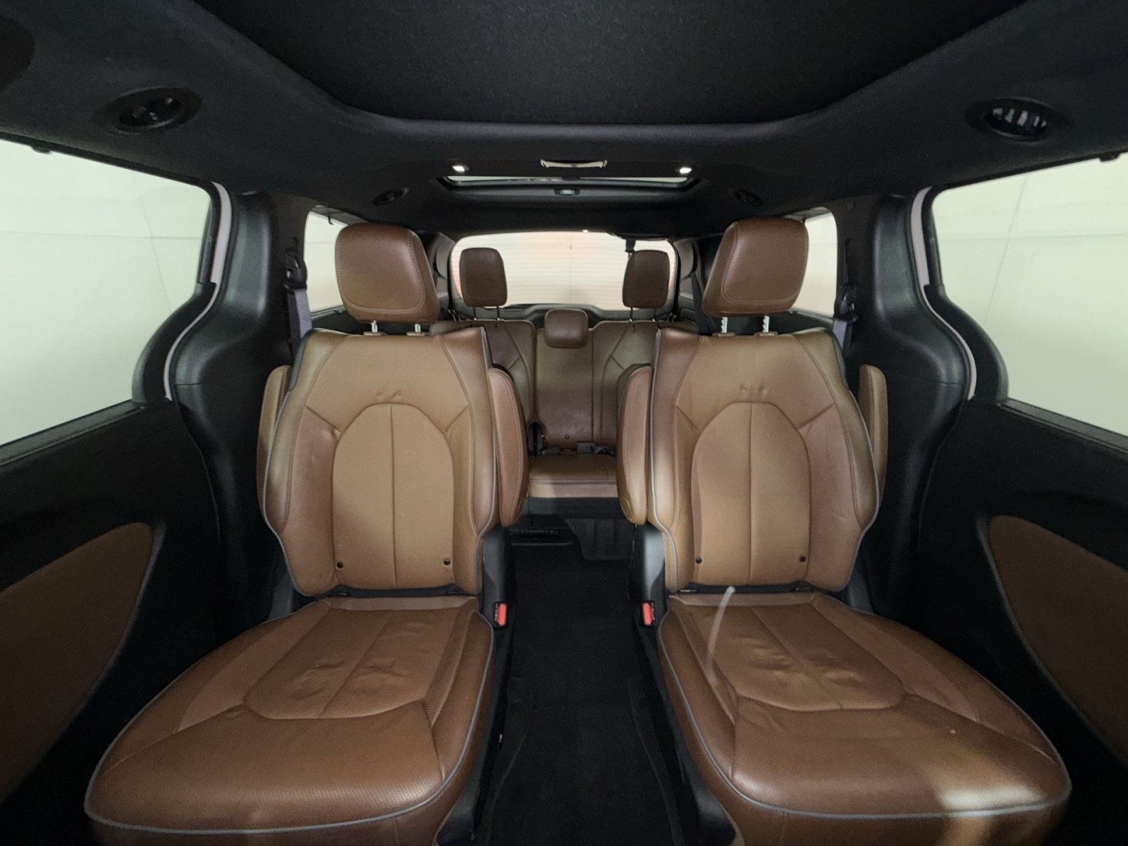 Used 2021 Chrysler Pacifica Limited w/ Uconnect Theater Family Group FWD image 25