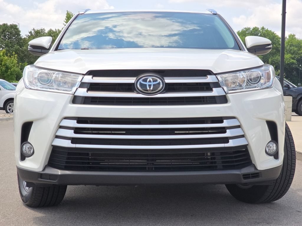 Used 2019 Toyota Highlander XLE AWD/4WD image 3