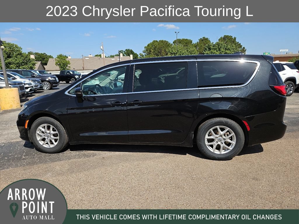 Used 2023 Chrysler Pacifica Touring-L FWD image 7