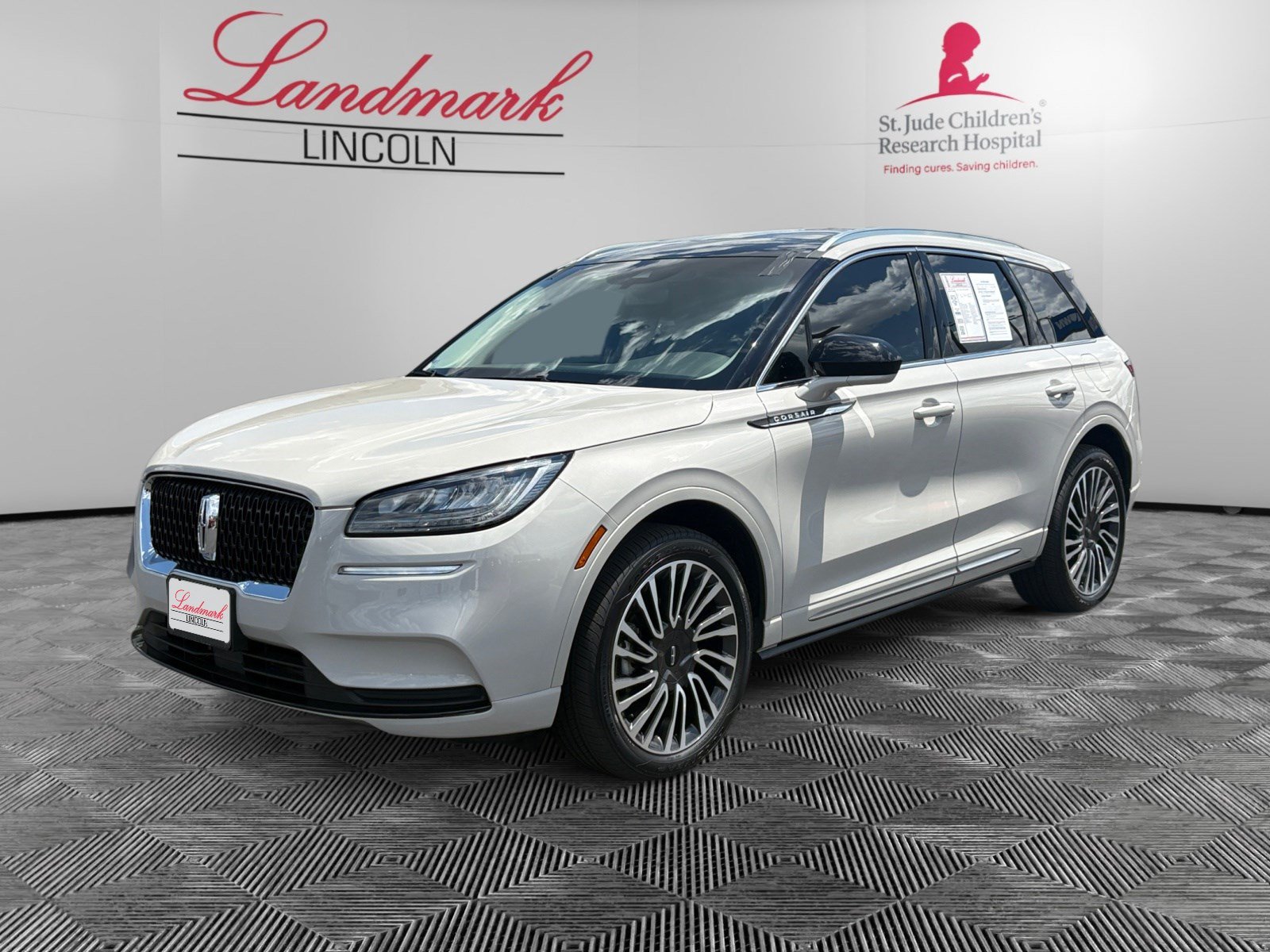 Certified 2022 Lincoln Corsair AWD w/ Premium Package image 1