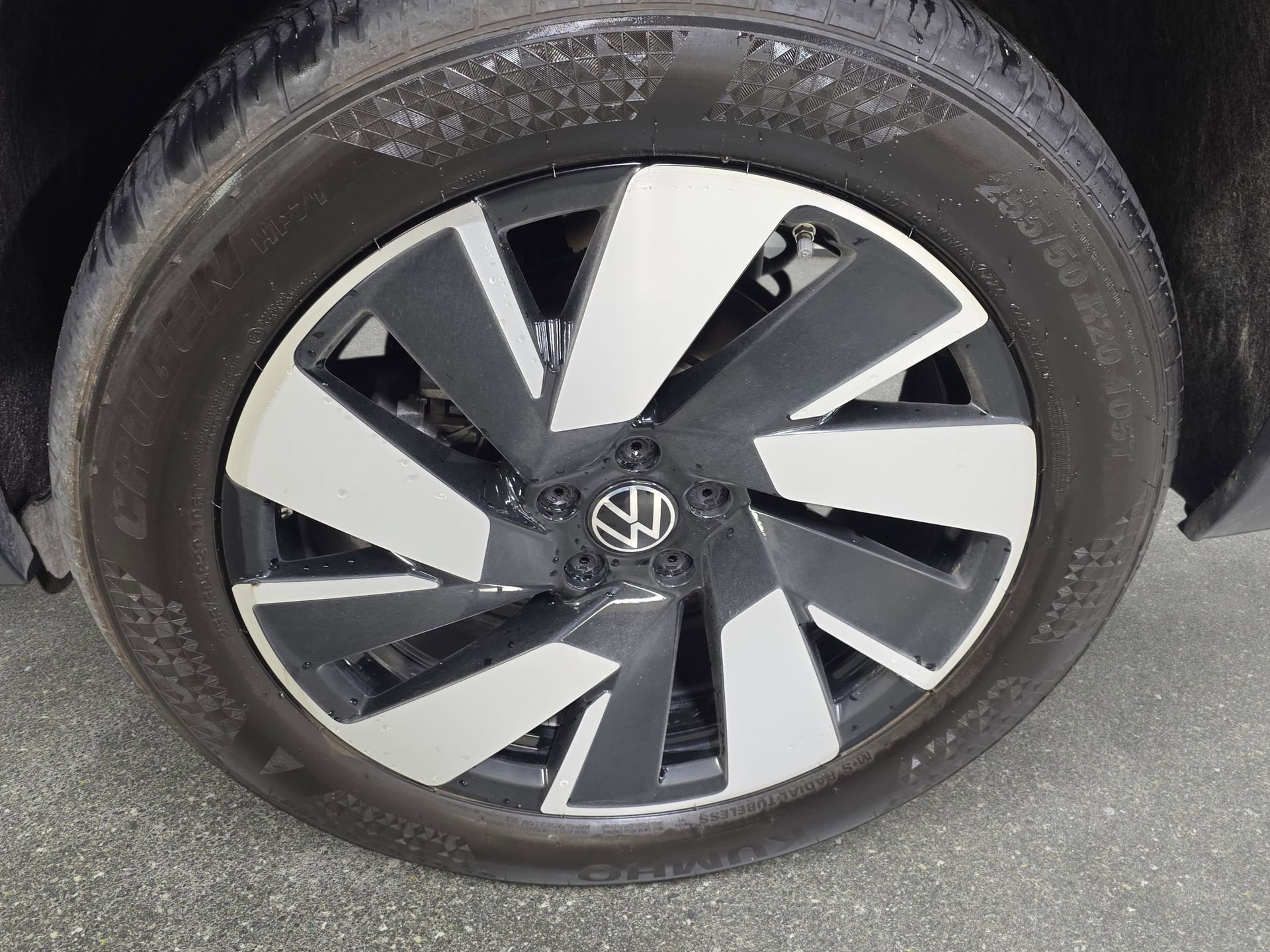 Used 2025 Volkswagen Atlas Cross Sport SE image 31