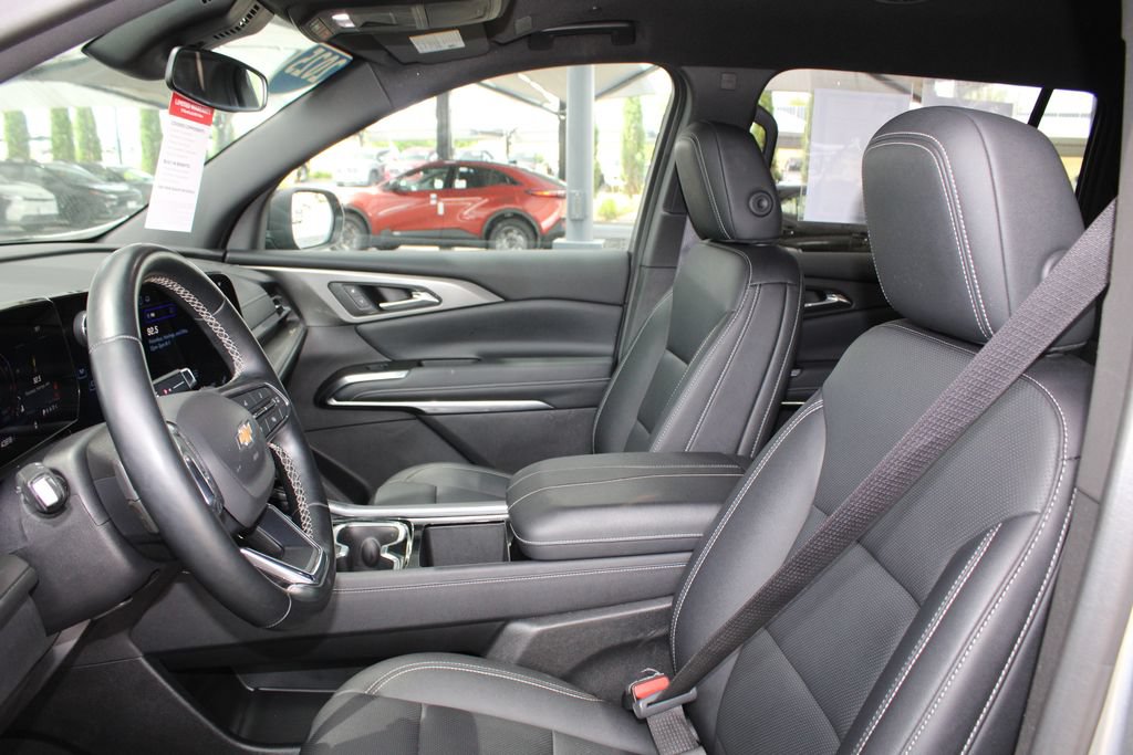 Used 2025 Chevrolet Traverse LT AWD/4WD image 7