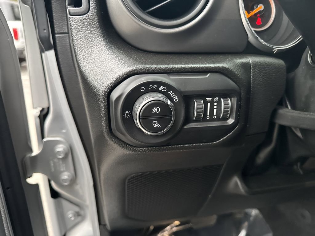 Used 2022 Jeep Gladiator Willys image 18