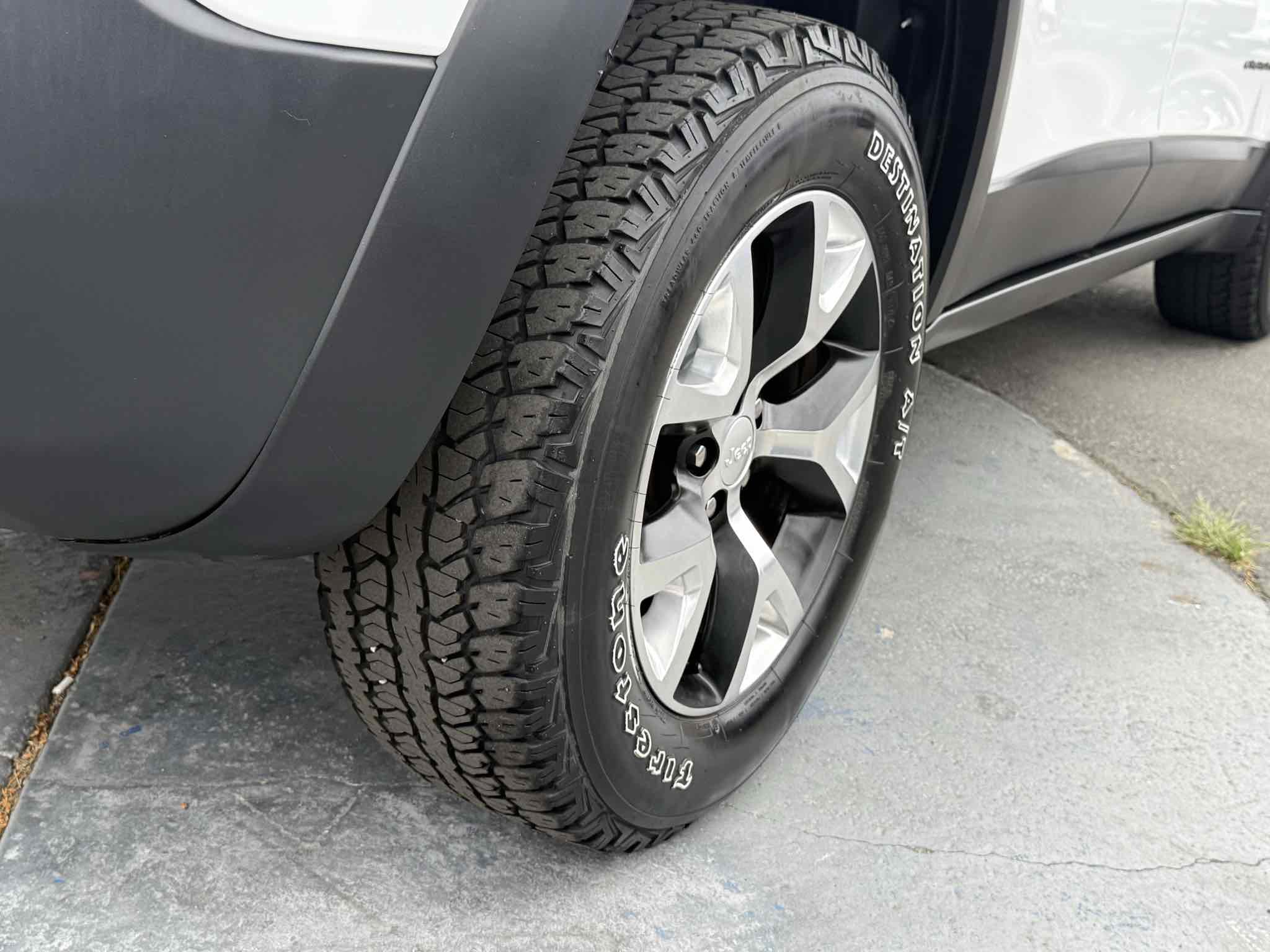 Used 2018 Jeep Cherokee Trailhawk image 18