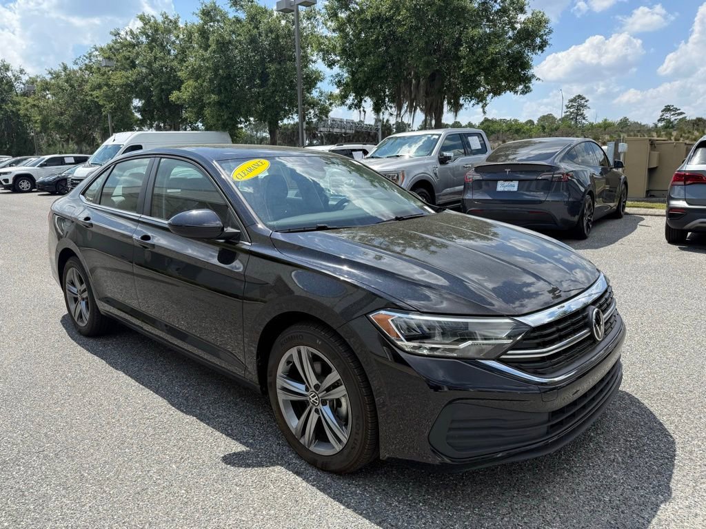 Used 2024 Volkswagen Jetta SE image 4