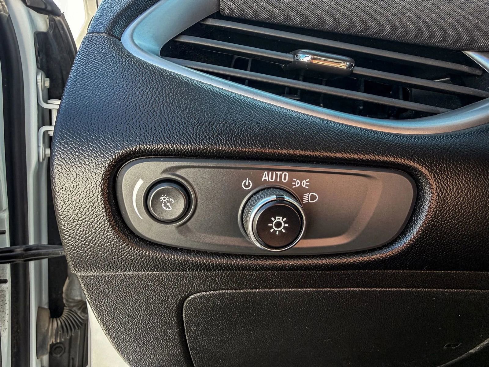 Used 2021 Chevrolet Malibu RS FWD image 28