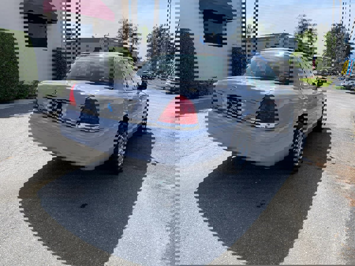 Used 2004 Ford Crown Victoria Police Interceptor RWD image 5