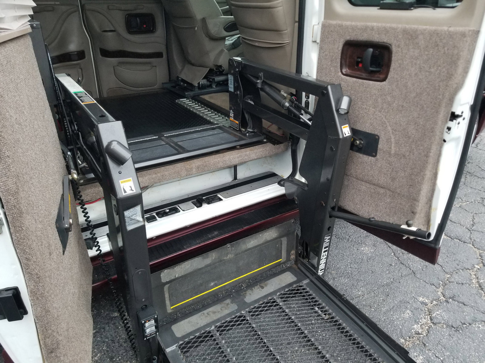 Used 2012 GMC Savana 1500 image 35