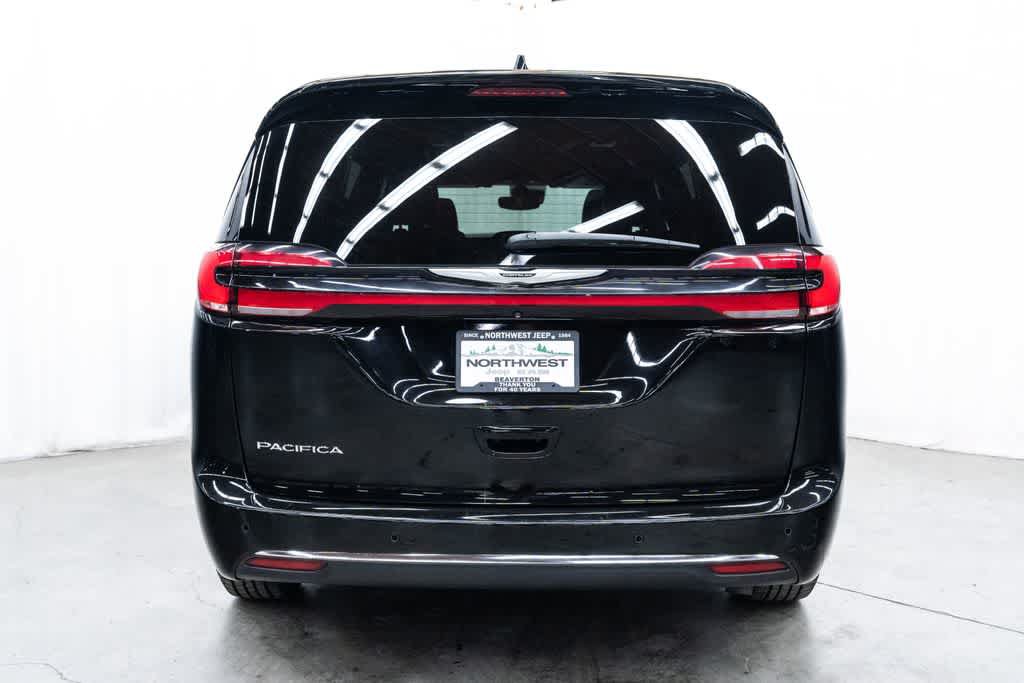 Used 2025 Chrysler Pacifica Select FWD image 5