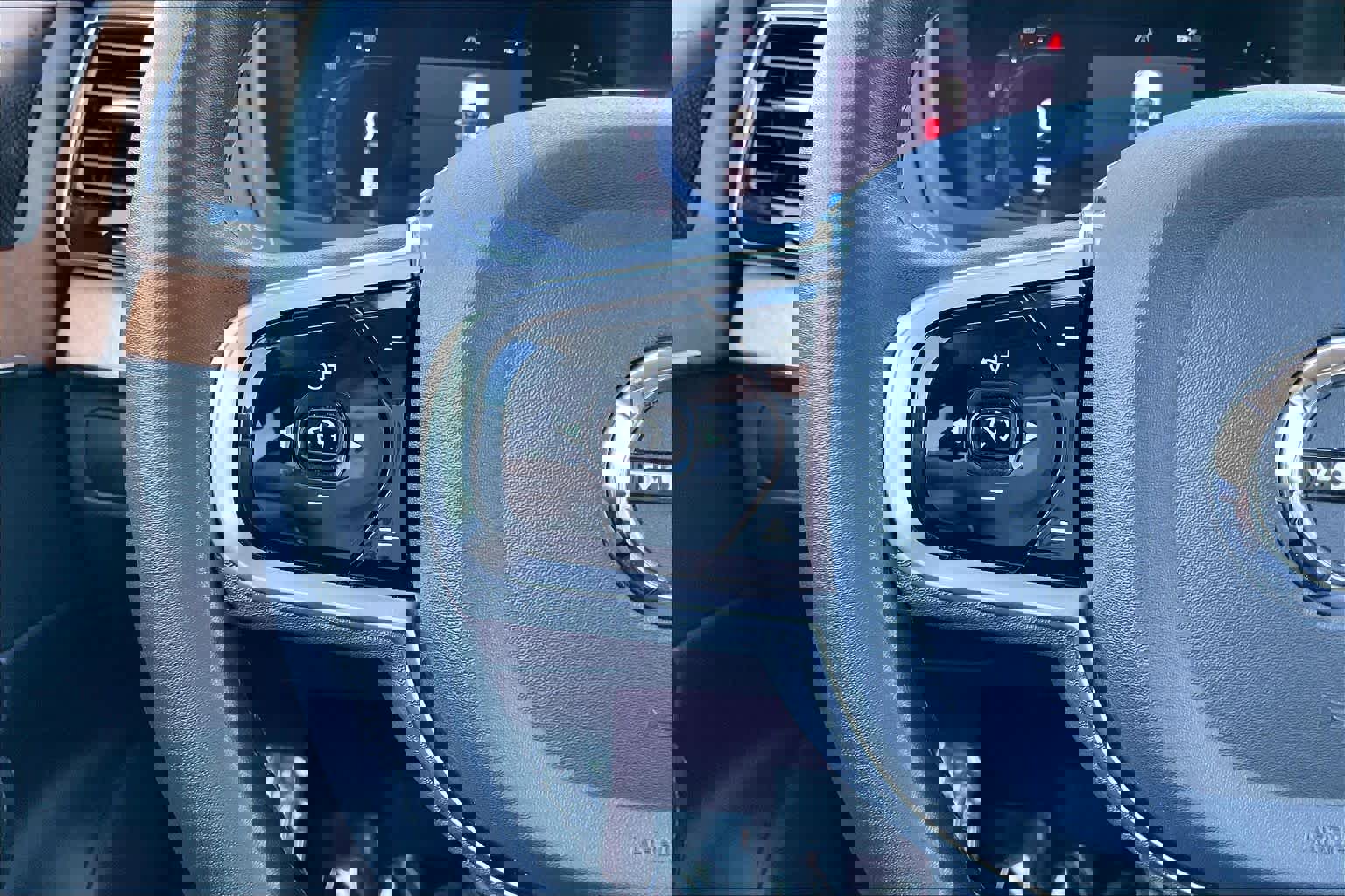 Used 2023 Volvo XC90 B5 Plus image 21