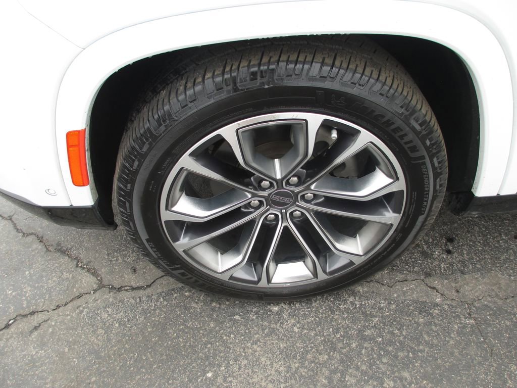 Used 2023 Jeep Grand Wagoneer L Series III w/ Rear Seat Video Group 1 image 14