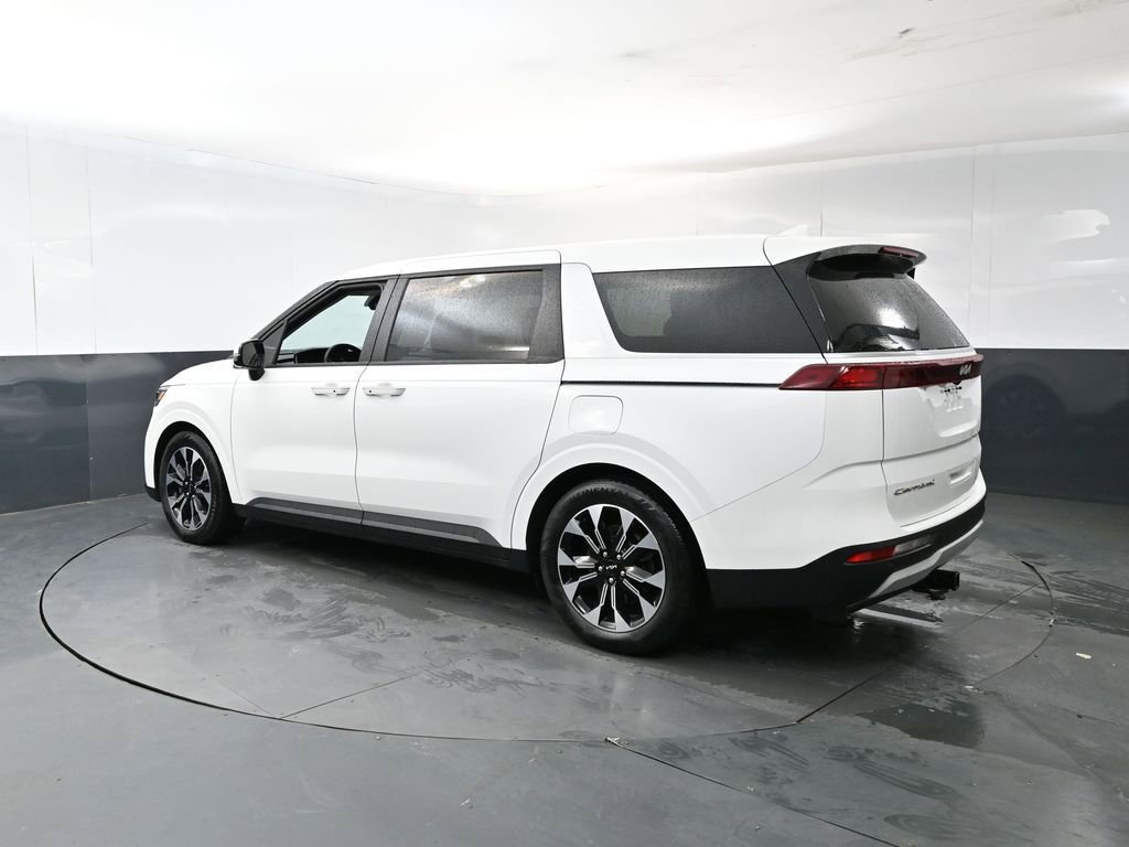 Used 2022 Kia Carnival EX FWD image 3