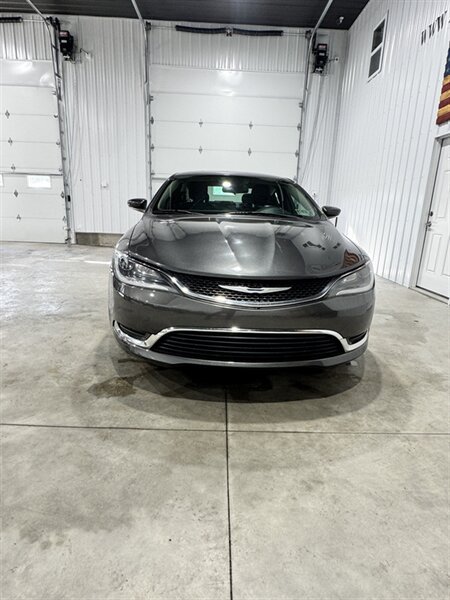 Used 2015 Chrysler 200 Limited w/ Convenience Group FWD image 2