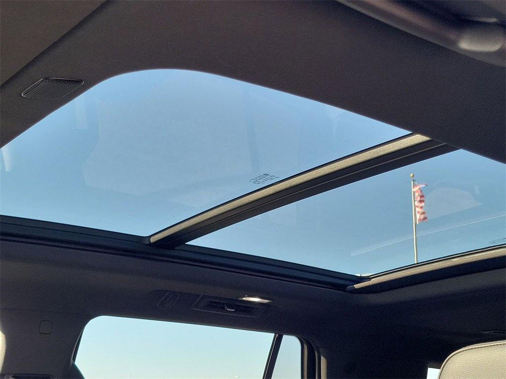 Certified 2022 Chevrolet Tahoe Z71 w/ Luxury Package image 18